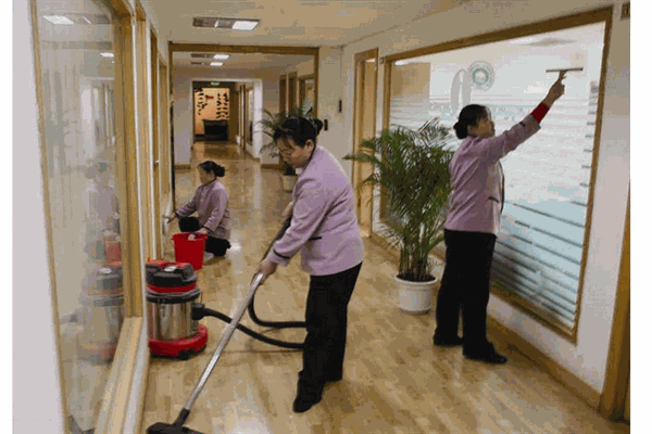 萬(wàn)家家政 專業(yè)服務(wù)，讓家更溫暖